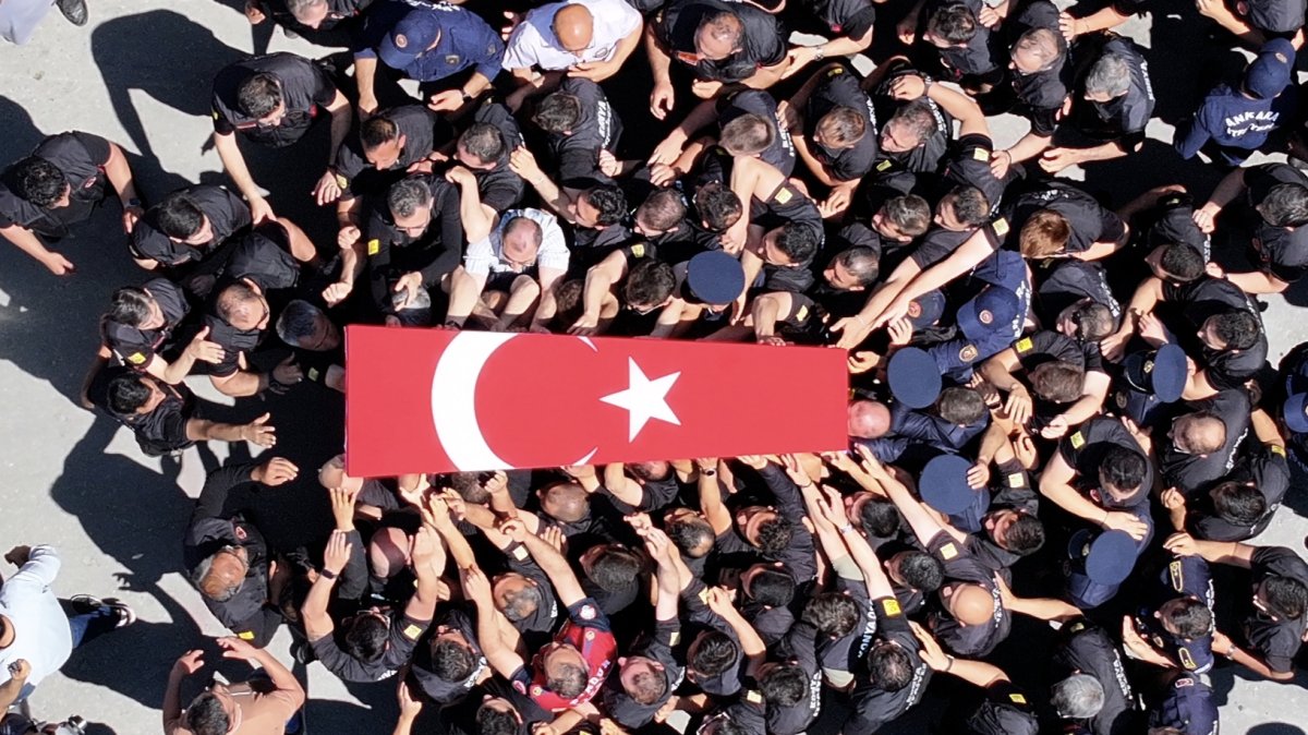 Konya'da Gözyaşları Sel Oldu! Fabrika Yangınında Şehit Olan İtfaiye Eri Mehmet Tekeli'ye Acı Veda
