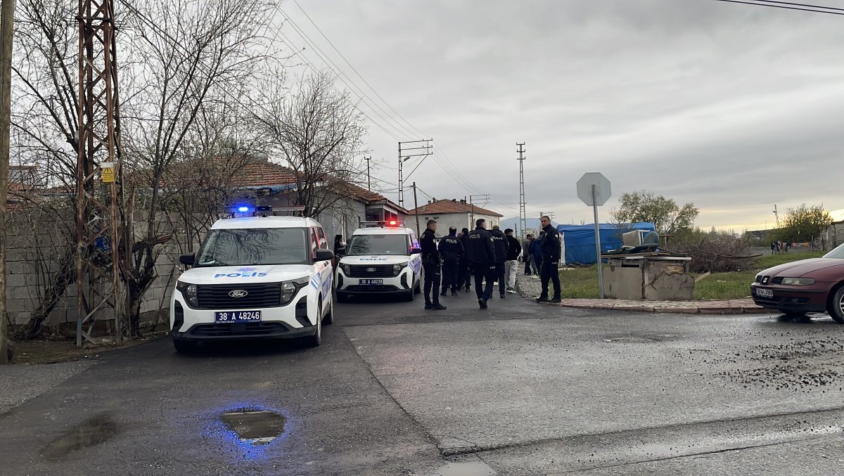 Kayseri’de Akraba Kavgası Kanlı Bitti: Kocasinan’da 3 Yaralı!