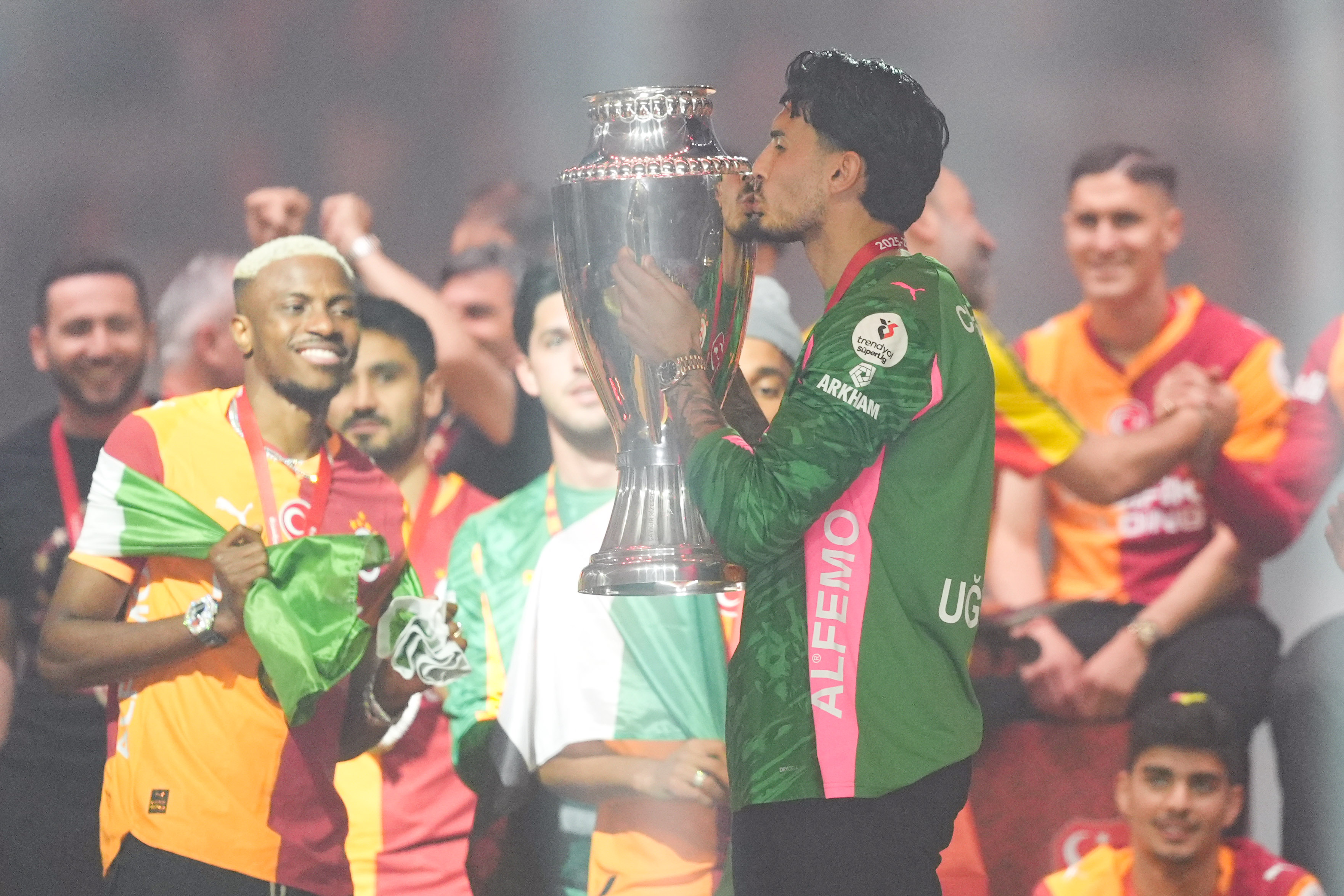 Futbolda Büyük Kriz: Şampiyonluk Kupasını Federasyonun Vermediği O Anlar!