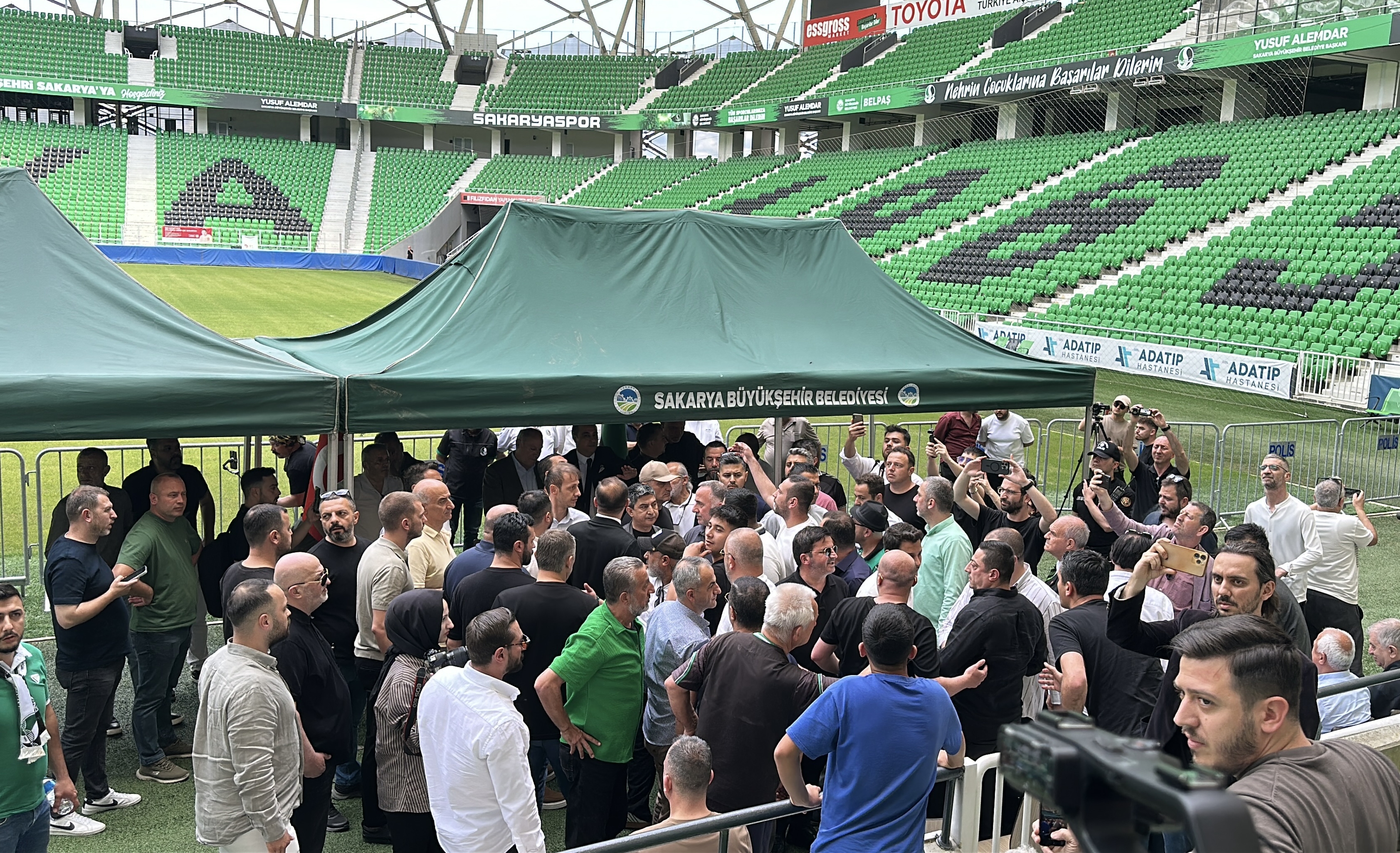 Sakaryaspor Kongresinde Şok Gelişme! Salon Karıştı, Seçim İptal Edildi...