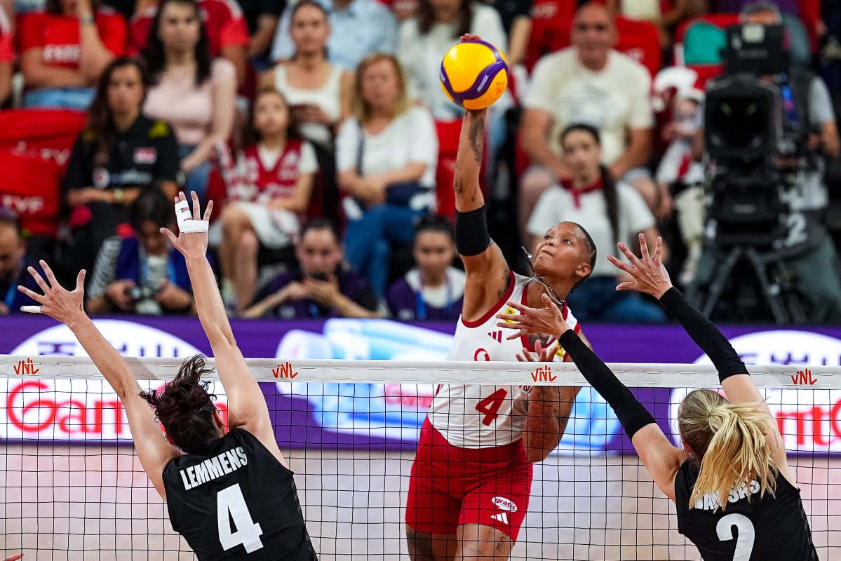 Filenin Sultanları Dolu Dizgin: Türkiye 3 - 0 Fransa (VNL 2026)