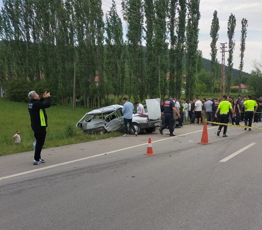 Amasya'da Feci Kaza: Otomobil Yandı, Dede ve Torunu Öldü