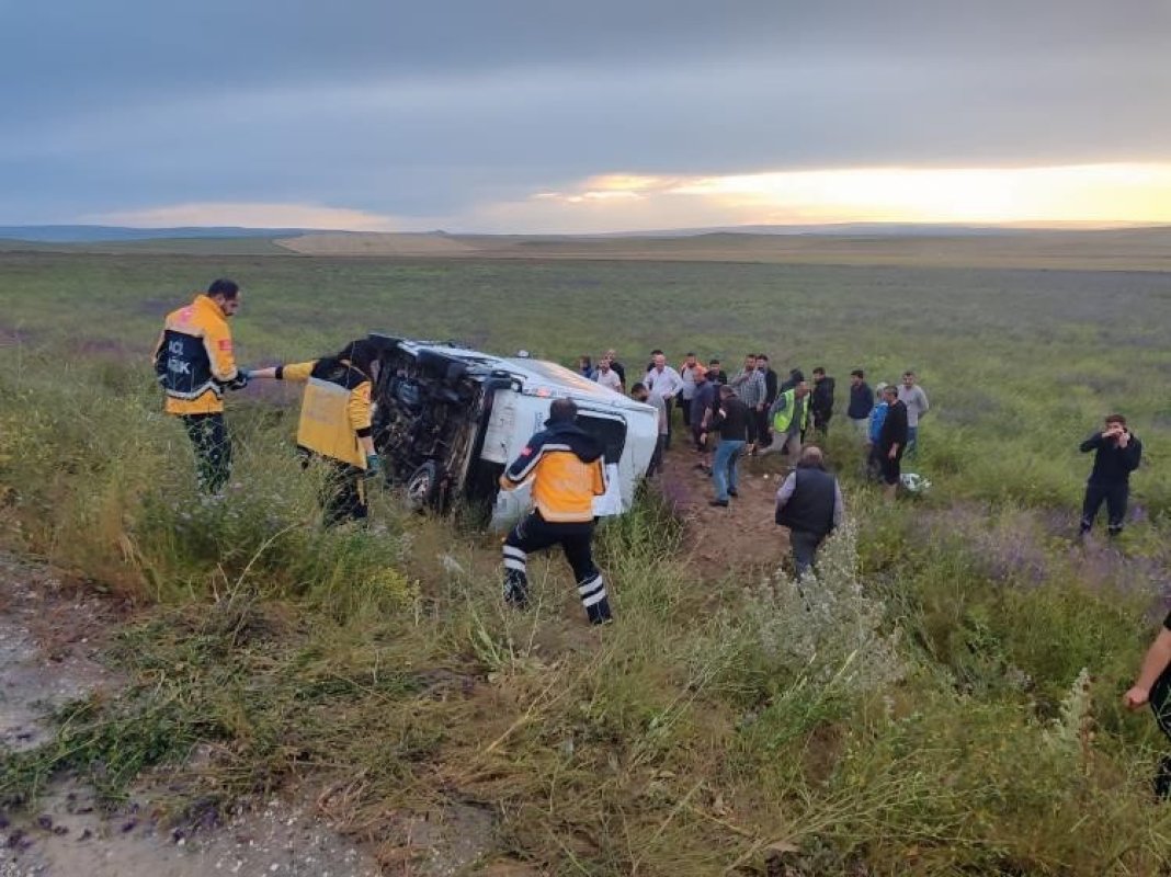 Konya Kulu'da İşçi Servisi Şarampole Devrildi: 1 Ölü, 7 Yaralı