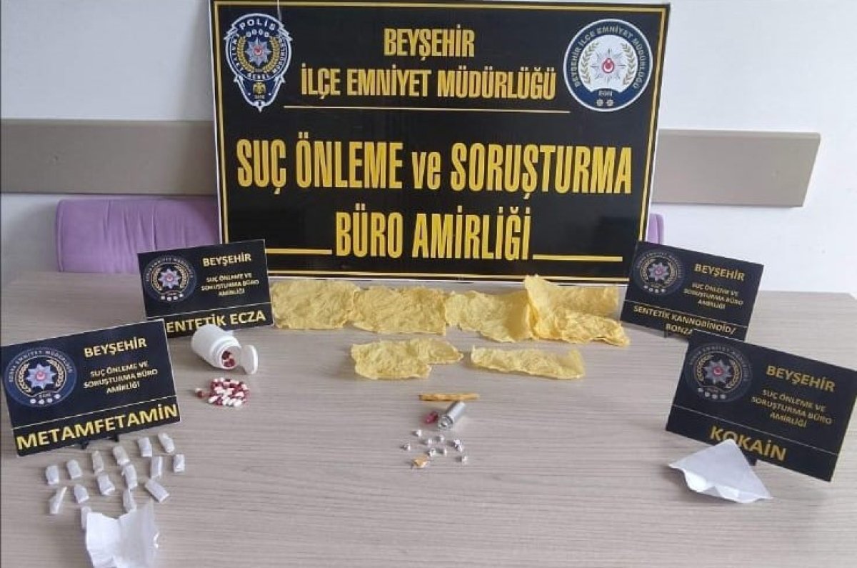 Konya Beyşehir'de Zehir Tacirlerine Darbe: 3 Gözaltı, Çok Sayıda Uyuşturucu Ele Geçirildi