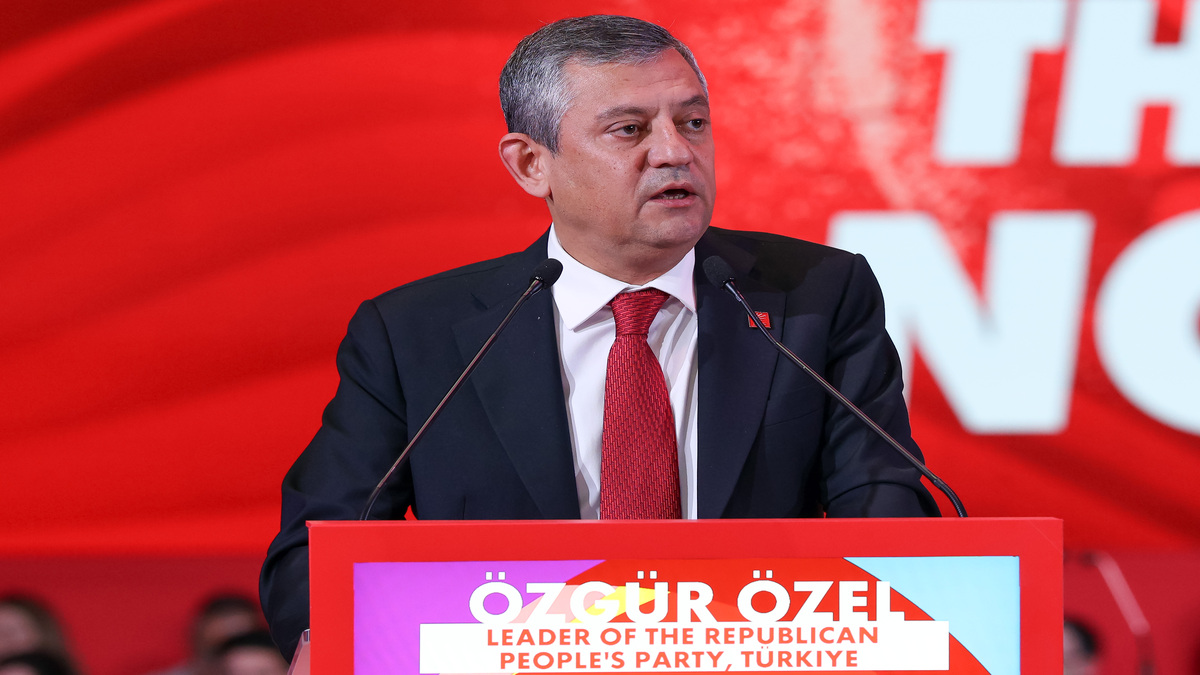 Özgür Özel’den Barselona’da Küresel Demokrasi Çıkışı: “105 Mitingle Tarih Yazdık”