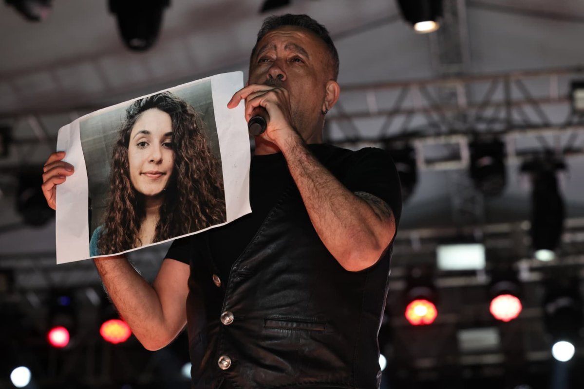 Haluk Levent Tunceli'de Sahneyi Durdurdu: Elindeki Posteri Görenler Gözyaşlarını Tutamadı!