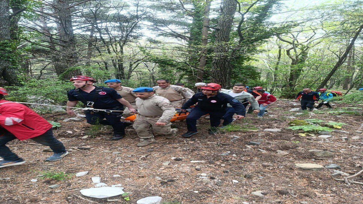 Edremit'teki Arama Kurtarma Çalışmasında Acı Haber: Ekipler O Sarp Kayalıklara Girdiğinde Her Şey İçin Çok Geçti!