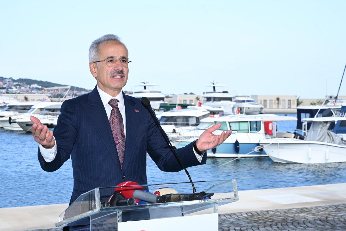 Deniz Ticaretinde Tarihi Rekor: Bakan Uraloğlu Nisan Verilerini Açıkladı