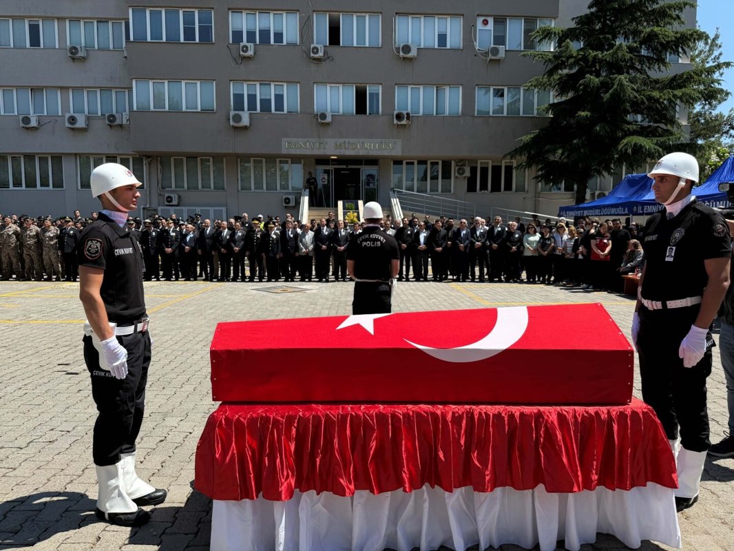 KADES Görevinde Şehit Düşen Polis Memuru Tayfun Baş İçin Tören: Tabut Başındaki O Sözler Yürekleri Dağladı!