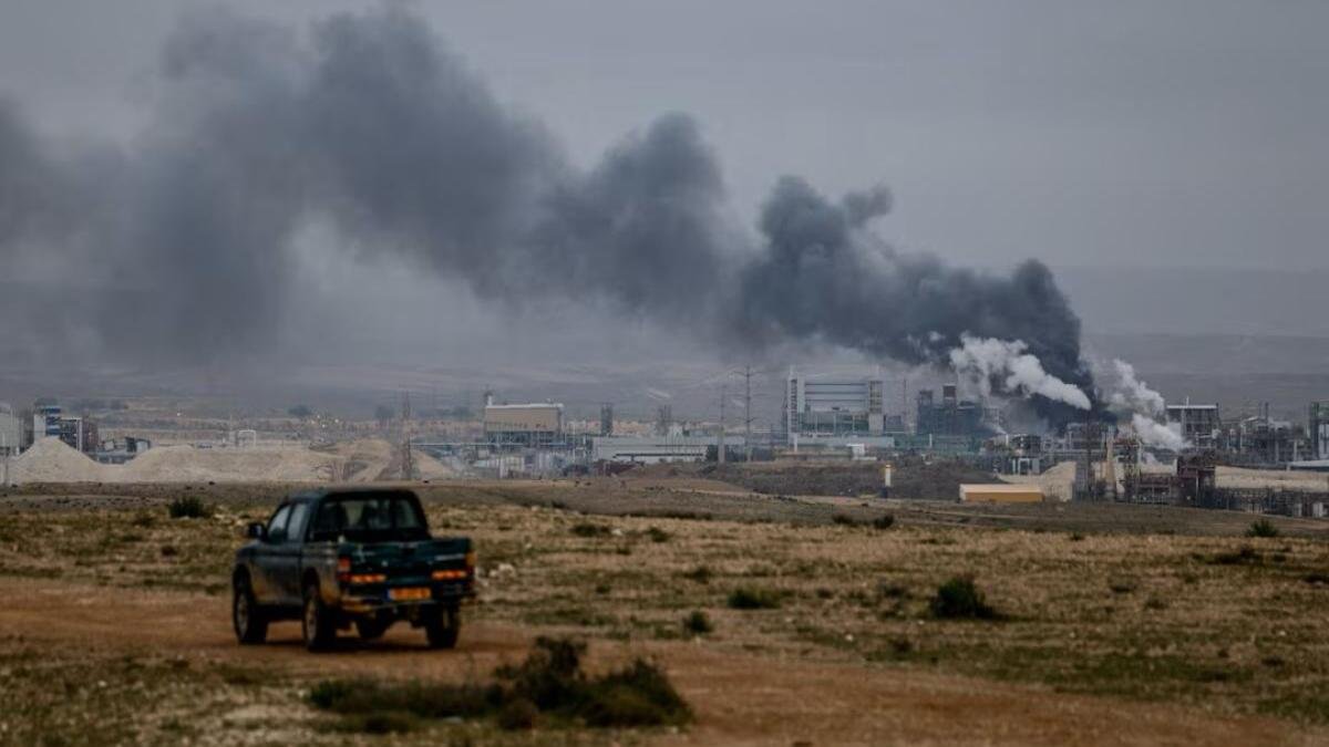 Hayfa Alevler İçinde: Kritik Petrol Rafinerisi Vuruldu mu?