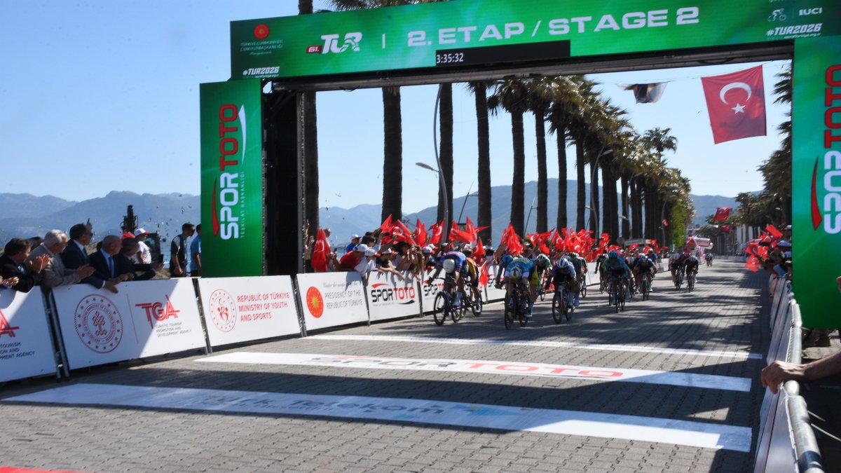 TUR 2026: Tom Crabbe Fırtınası Dinmiyor! İkinci Etabı Kazandı, Zirveyi Bırakmadı