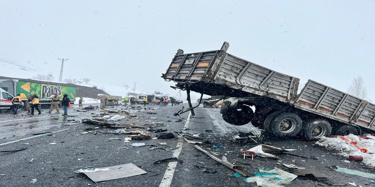 Van'da Feci Kaza: 2 Ölü, 3 Yaralı! (Gevaş'tan Acı Haber)