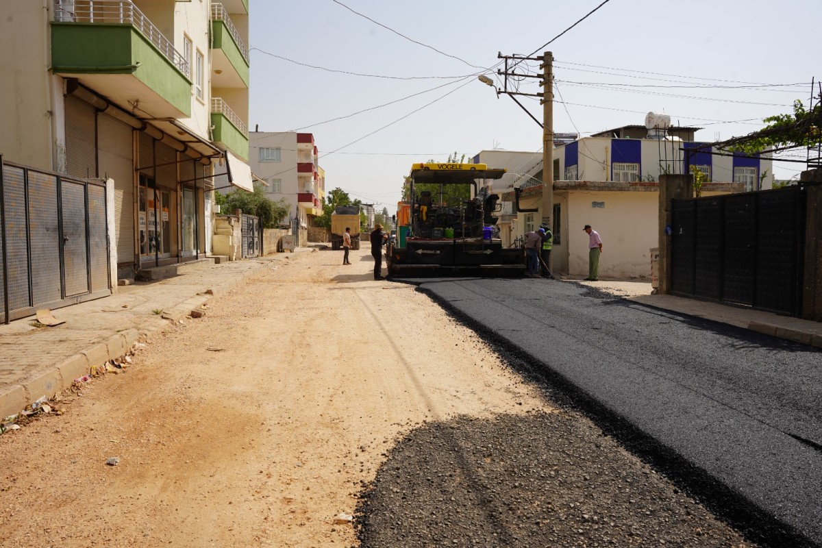 Kahta kampüsü yoluna sıcak asfalt
