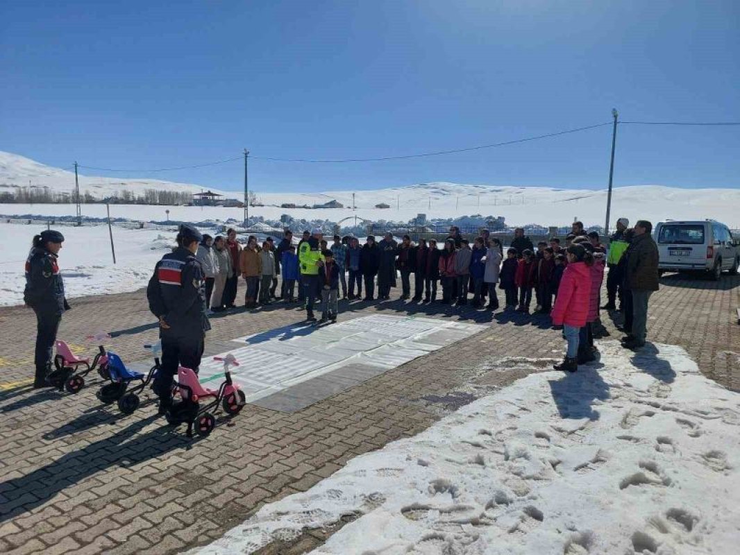 Muş’ta Miniklere Jandarma Eğitimi