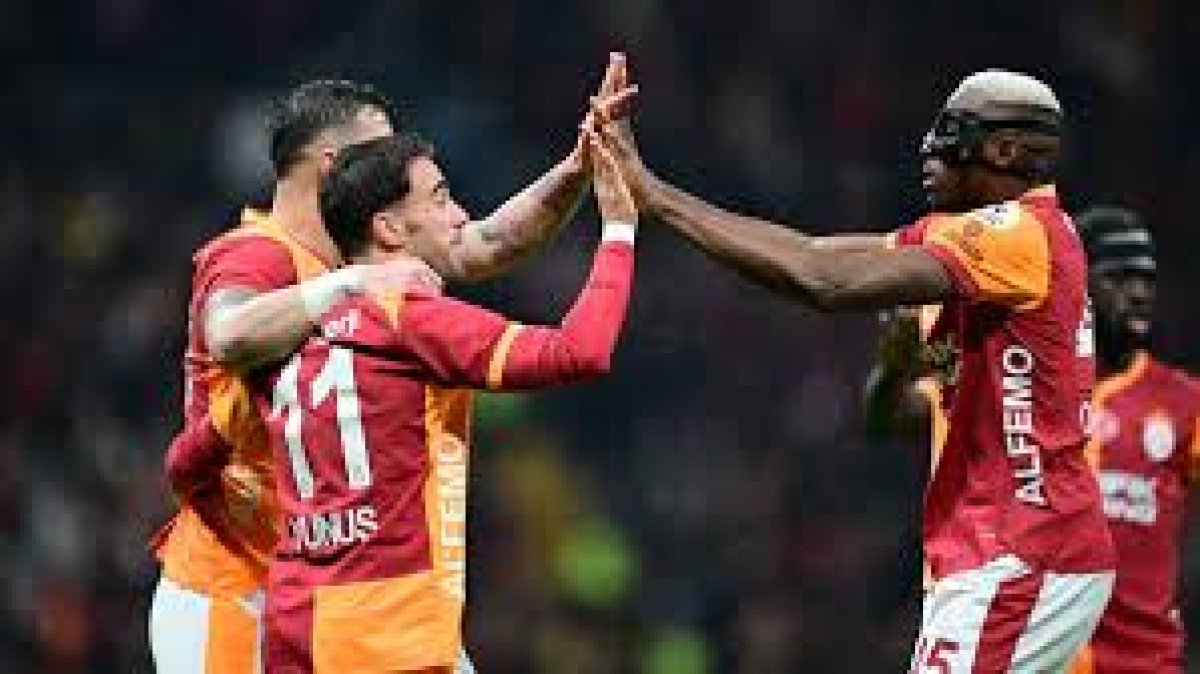 Galatasaray Dört Köşe, Zirveyle Farkı Açtı!