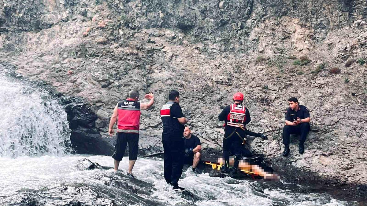 Sakarya Hendek'te Dereye Giren Genç Boğuldu!