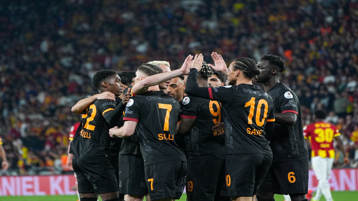 Göztepe 1-3 Galatasaray MAÇ ÖZETİ | Aslan İzmir'de Zirveye Pençe Attı!